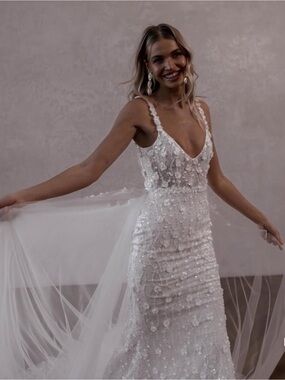 NEW Made With Love Lenni Wedding Dress Sz 6 | 3D Floral Sparkle Designer Gown
